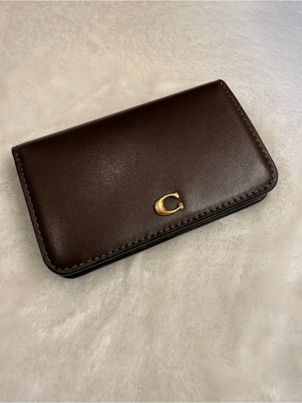 Coach Brown Leather Wallet – Gold C-Logo, Multiple Card Slots, Zippered Coin Poc